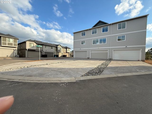 5126 Se THORNAPPLE St, Hillsboro, OR 97123