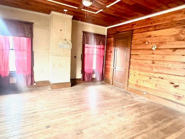 903 4th Street SW, Paris, TX 75460