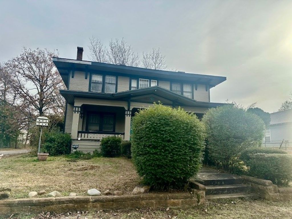 903 4th Street SW, Paris, TX 75460