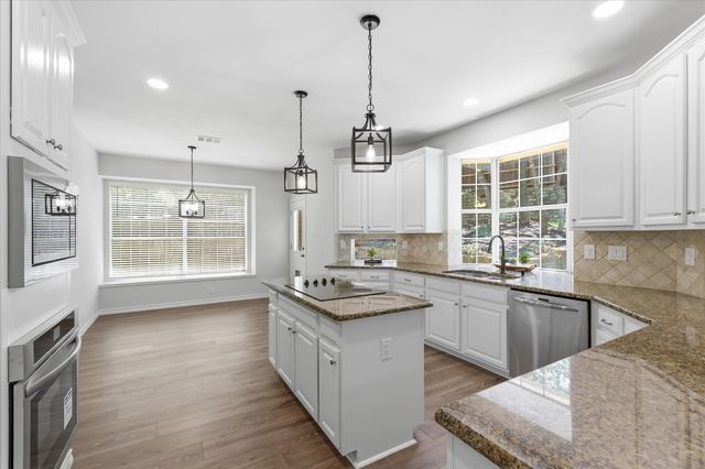 925 Hillside Court, Highland Village, TX 75077