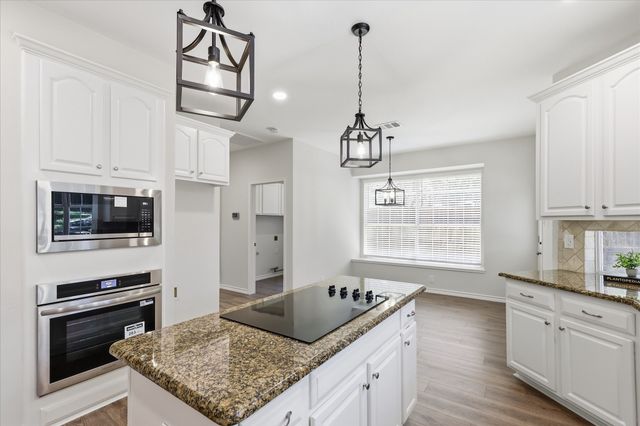 925 Hillside Court, Highland Village, TX 75077