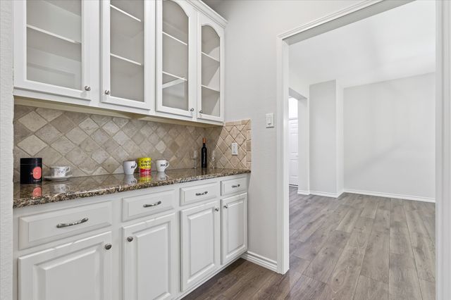 925 Hillside Court, Highland Village, TX 75077