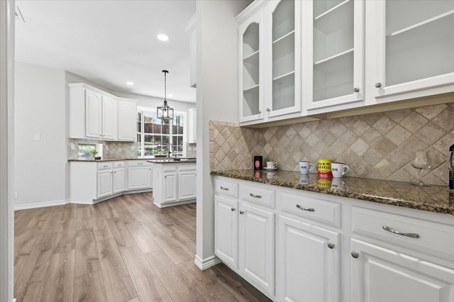 925 Hillside Court, Highland Village, TX 75077
