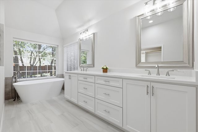925 Hillside Court, Highland Village, TX 75077
