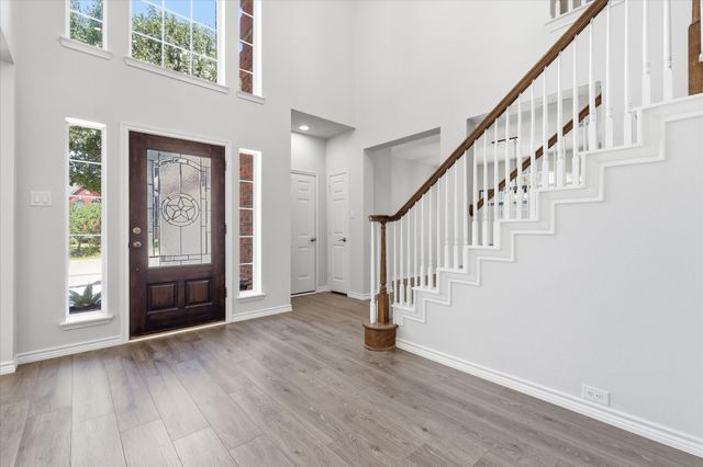 925 Hillside Court, Highland Village, TX 75077