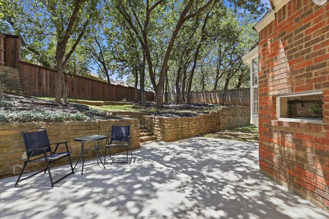 925 Hillside Court, Highland Village, TX 75077