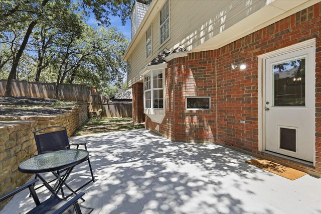 925 Hillside Court, Highland Village, TX 75077