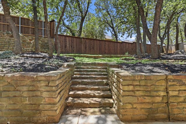925 Hillside Court, Highland Village, TX 75077