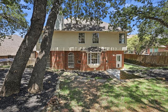 925 Hillside Court, Highland Village, TX 75077