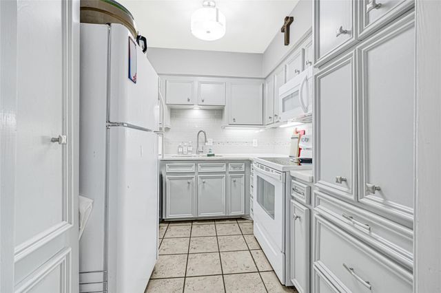 2701 Bellefontaine Street B21, Houston, TX 77025