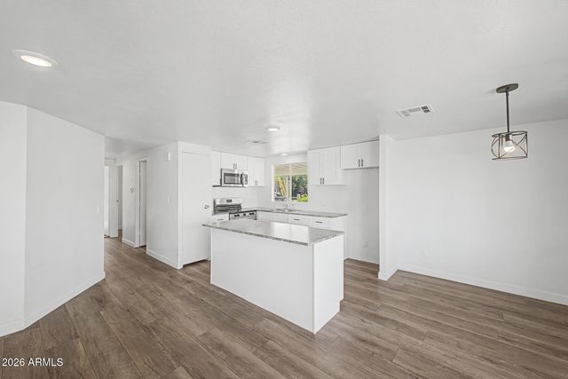 7645 E GALE Avenue, Mesa, AZ 85209