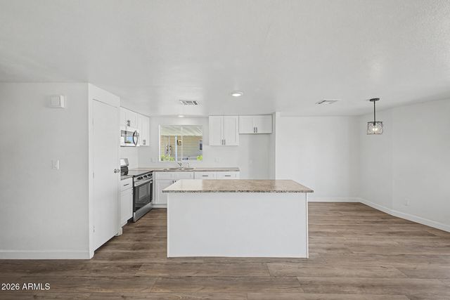 7645 E GALE Avenue, Mesa, AZ 85209