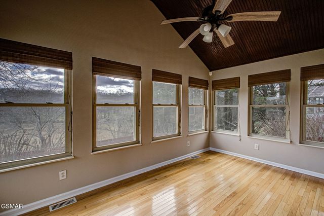 1811 Ridge Creek Lane, Knoxville, TN 37938