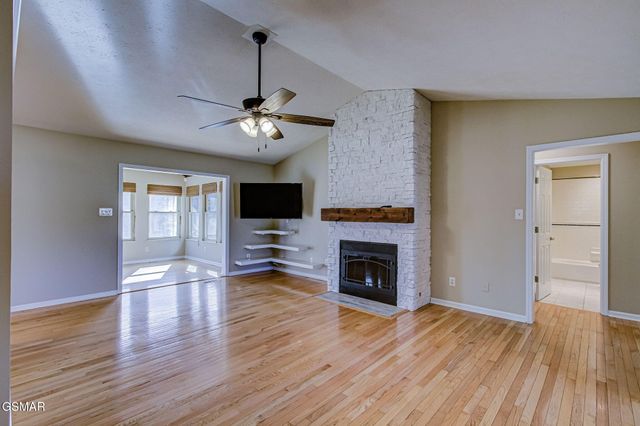 1811 Ridge Creek Lane, Knoxville, TN 37938