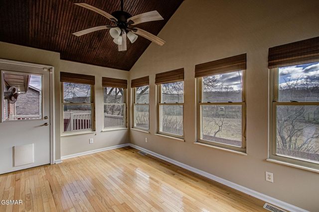 1811 Ridge Creek Lane, Knoxville, TN 37938