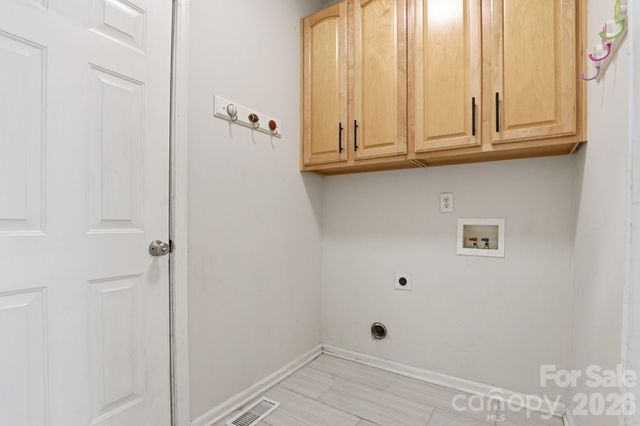 3909 Meadow Green Drive, Charlotte, NC 28269