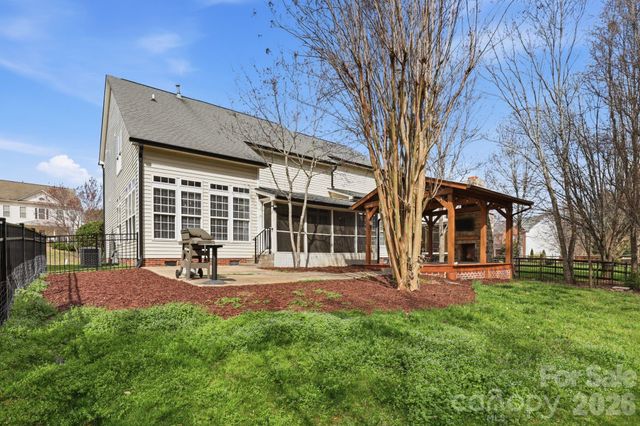 3909 Meadow Green Drive, Charlotte, NC 28269