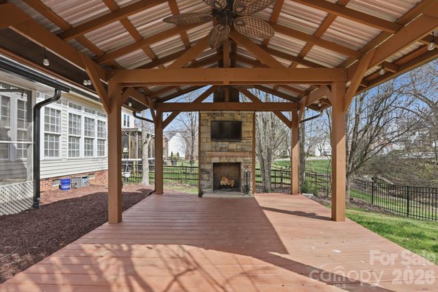 3909 Meadow Green Drive, Charlotte, NC 28269