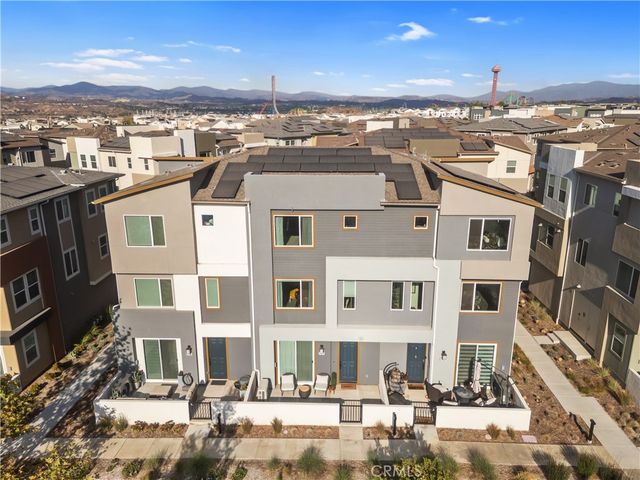 27579 Sanctuary Ct., Valencia, CA 91381