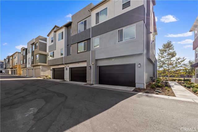 27579 Sanctuary Ct., Valencia, CA 91381