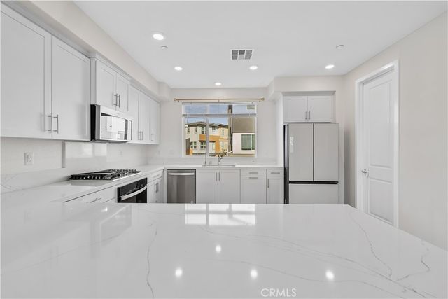 27579 Sanctuary Ct., Valencia, CA 91381
