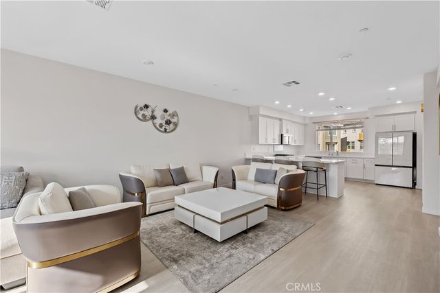 27579 Sanctuary Ct., Valencia, CA 91381