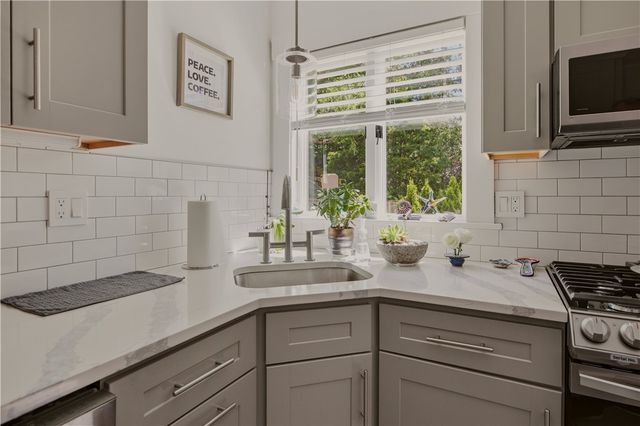 21 Pell Street, Newport, RI 02840