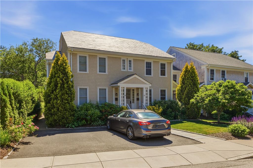 21 Pell Street, Newport, RI 02840