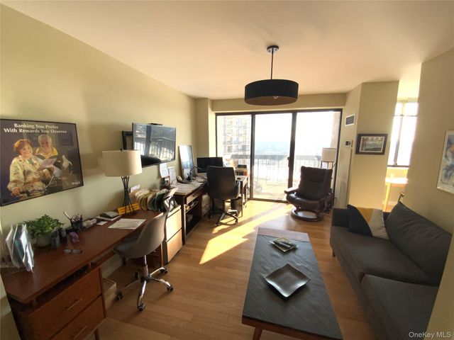 26910 Grand Central Parkway 9E, Floral Park, NY 11005