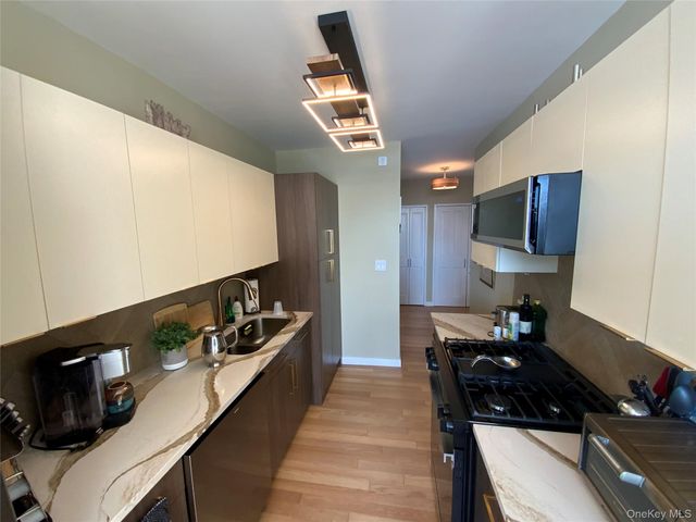 26910 Grand Central Parkway 9E, Floral Park, NY 11005