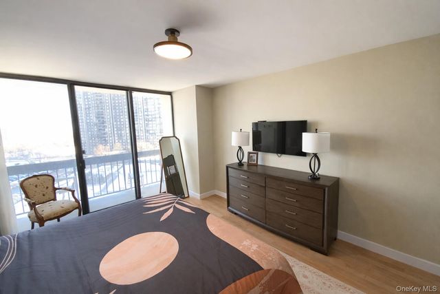 26910 Grand Central Parkway 9E, Floral Park, NY 11005