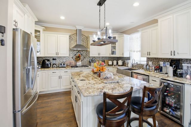 818 Vertin Boulevard, Shorewood, IL 60404