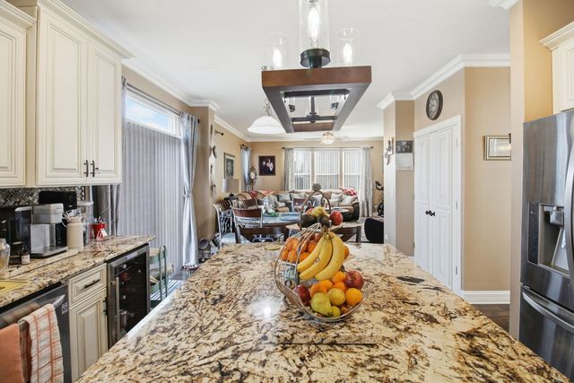 818 Vertin Boulevard, Shorewood, IL 60404