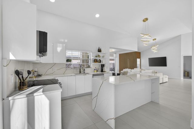 18 Selby Lane, Palm Beach Gardens, FL 33418