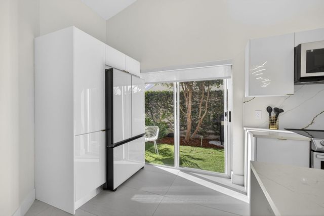 18 Selby Lane, Palm Beach Gardens, FL 33418