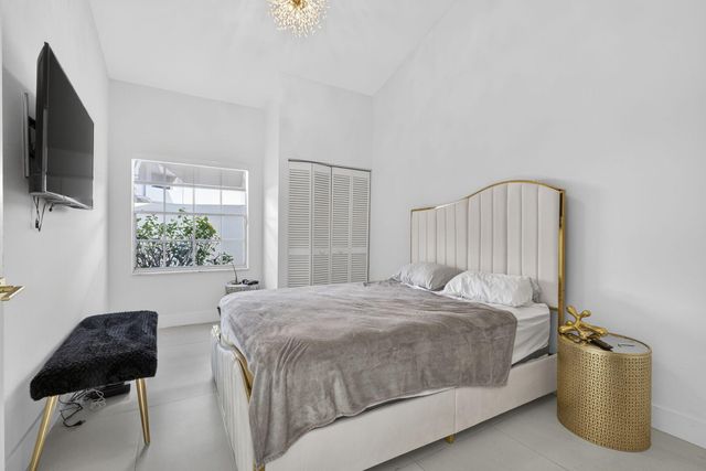 18 Selby Lane, Palm Beach Gardens, FL 33418