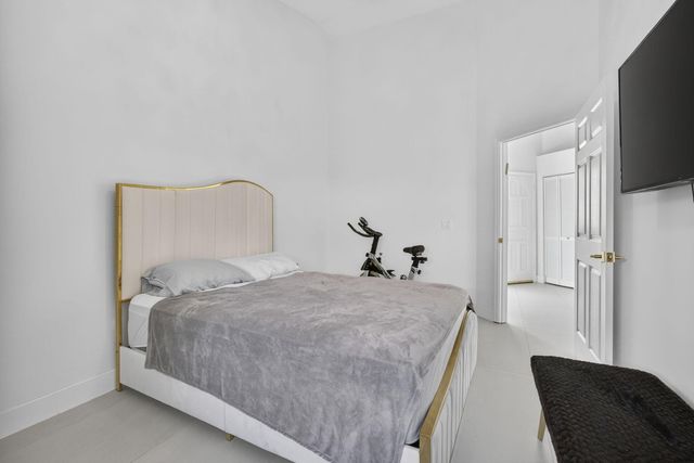 18 Selby Lane, Palm Beach Gardens, FL 33418