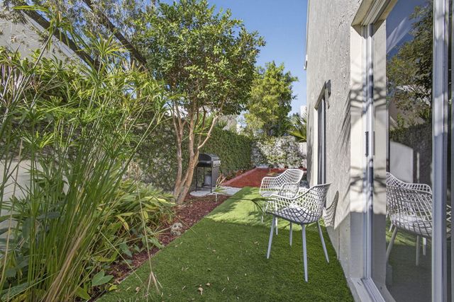 18 Selby Lane, Palm Beach Gardens, FL 33418