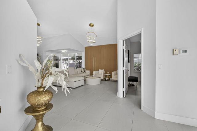 18 Selby Lane, Palm Beach Gardens, FL 33418