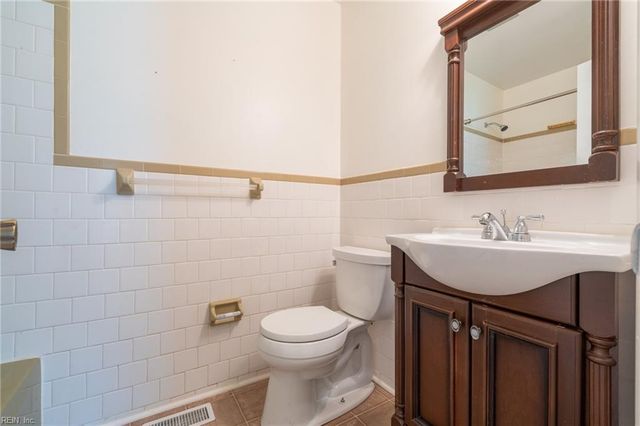 2885 East Point DR, Chesapeake, VA 23321