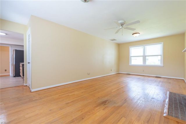 2885 East Point DR, Chesapeake, VA 23321