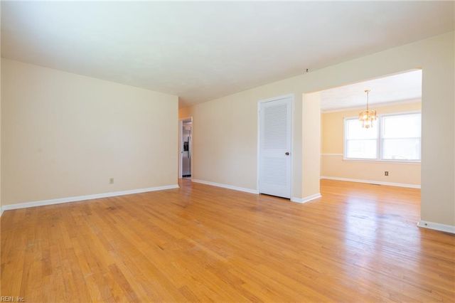 2885 East Point DR, Chesapeake, VA 23321