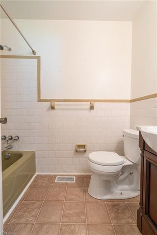 2885 East Point DR, Chesapeake, VA 23321