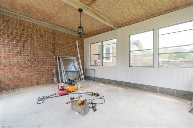 2885 East Point DR, Chesapeake, VA 23321