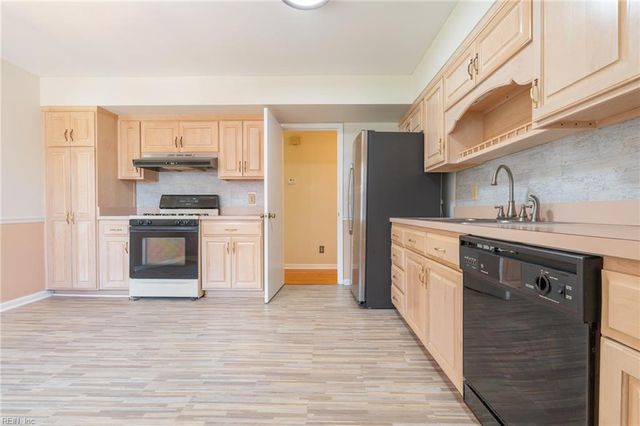 2885 East Point DR, Chesapeake, VA 23321