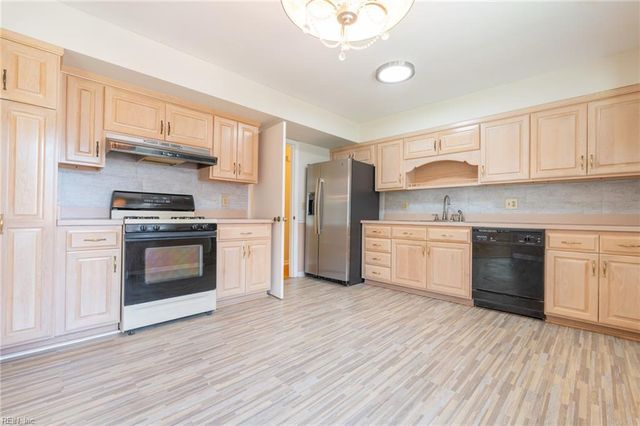 2885 East Point DR, Chesapeake, VA 23321