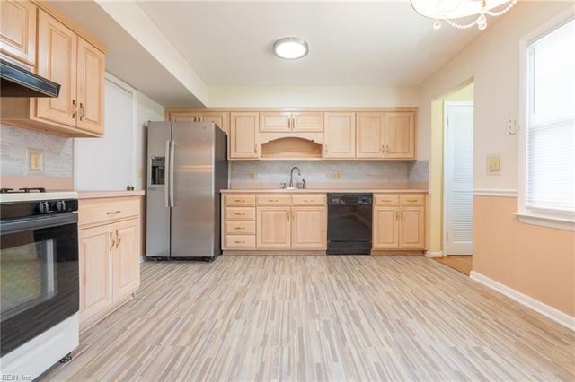 2885 East Point DR, Chesapeake, VA 23321