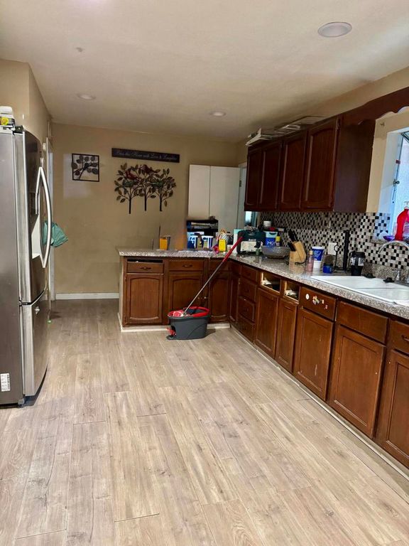 Image 3 of property listing at 81037 Alberta Avenue, Indio, CA 92201