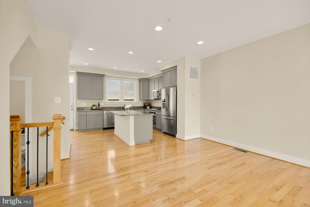 8331 LOOKING GLASS WAY, Fairfax, VA 22031