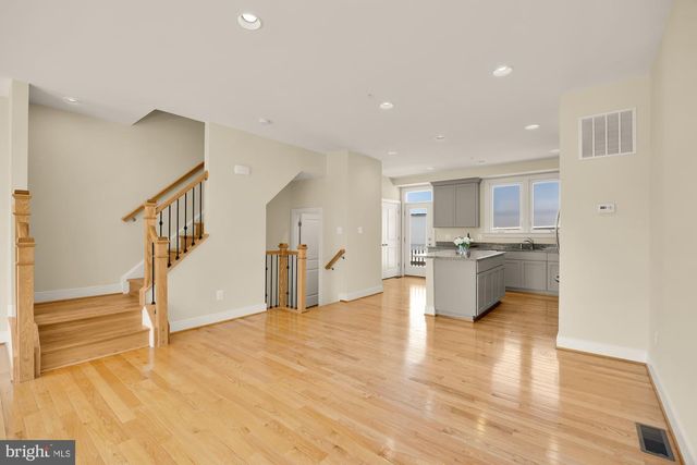 8331 LOOKING GLASS WAY, Fairfax, VA 22031